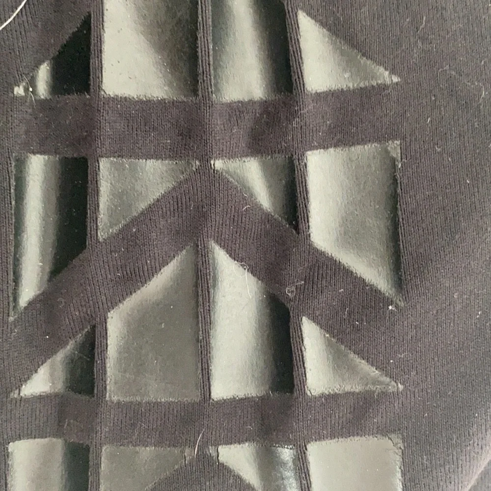 lululemon size 4 tribal leg pants - Picture 5 of 5